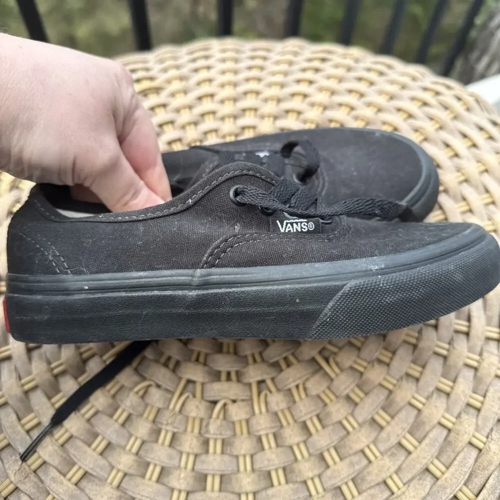 VANS Sneakers Youth Black Lace-Up Shoe Size 1.5 US Kids UK 1.0 Boys Girls Skids